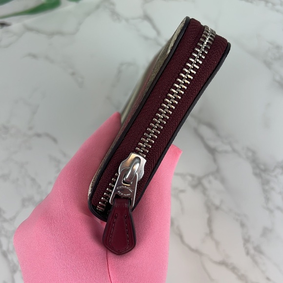 Coach NWT Accordion Zip Wallet Signature Canvas Diagonal Stripe - Picture 5 of 13